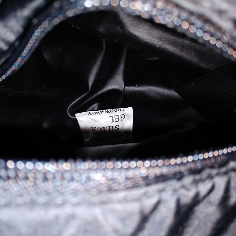 VS PINK Insulated Pineapple Crossbody Cooler Bag - Picture 7 of 8